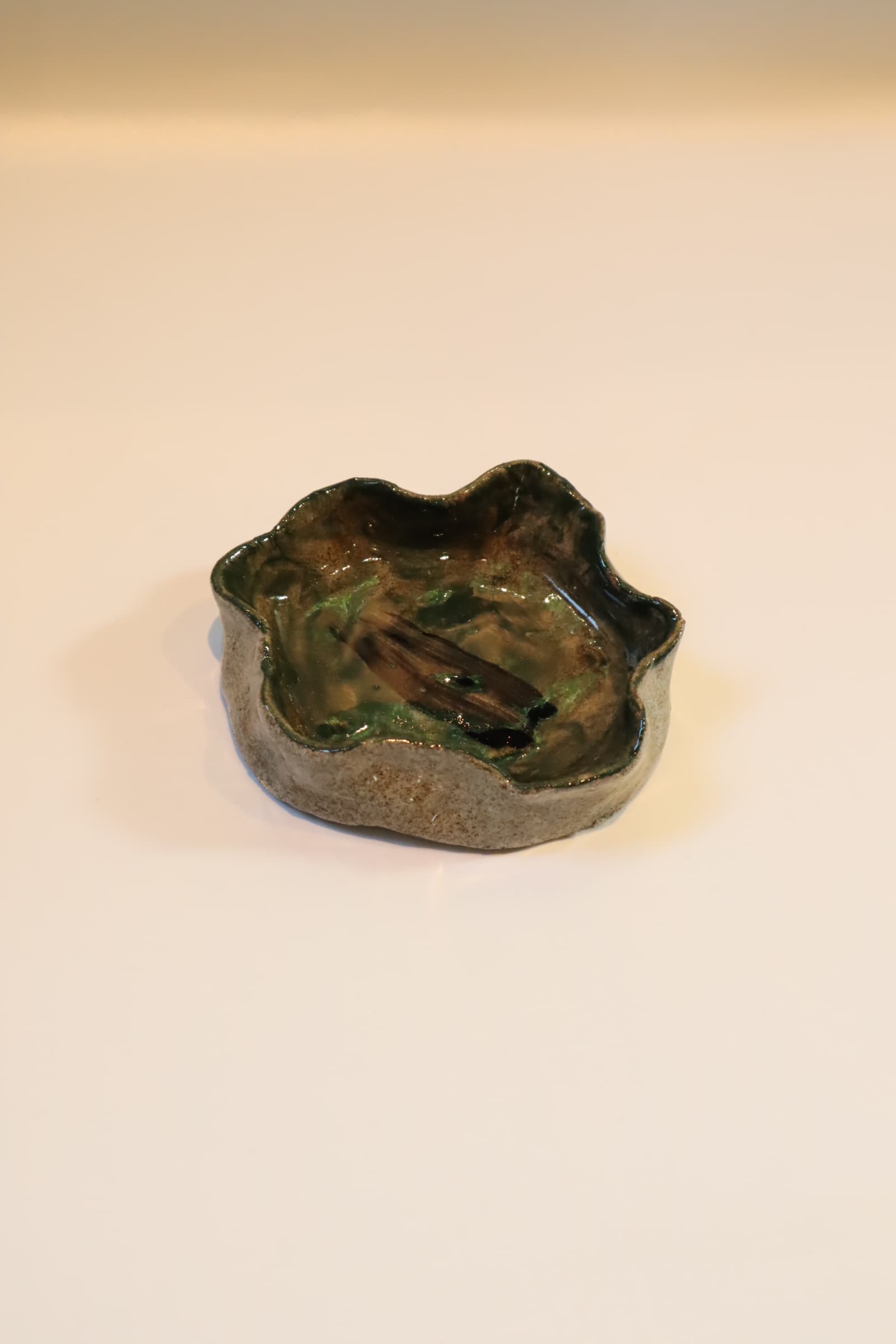 trinket + ash tray, made by Davian Reid-Lynch